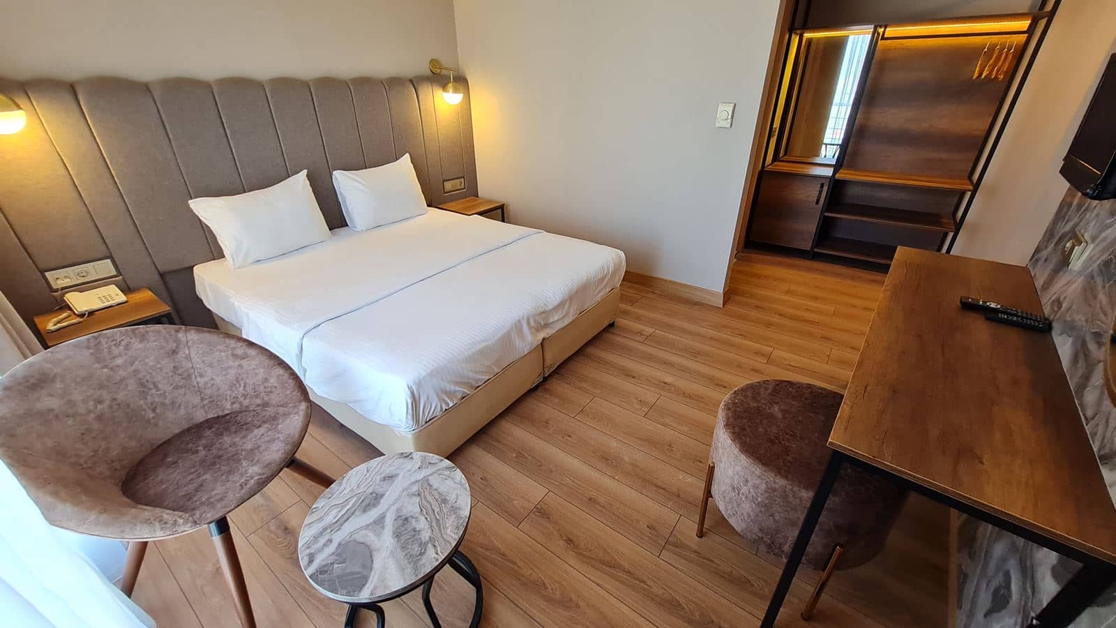 rooms-family-room-standard