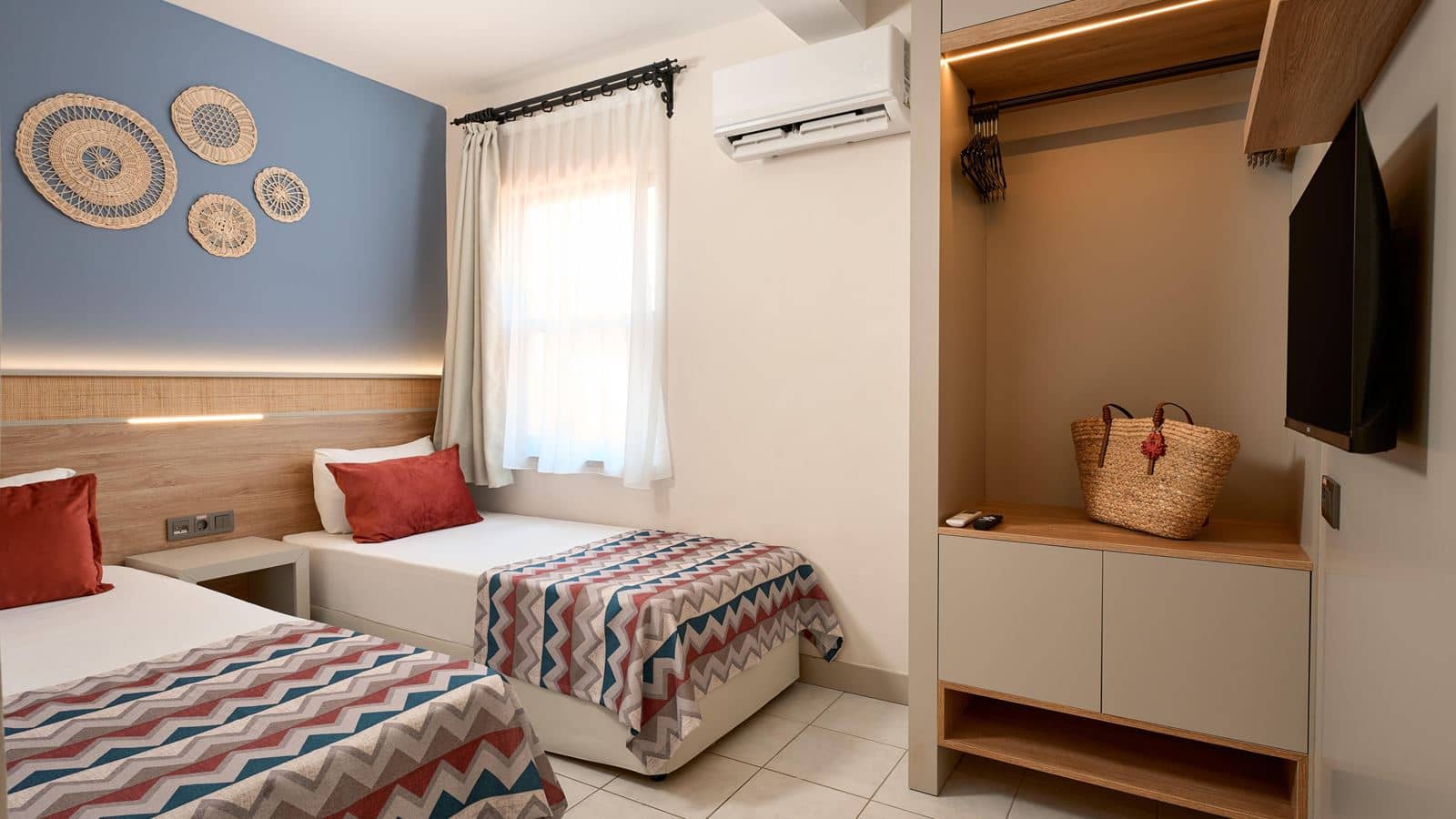 rooms-family-room