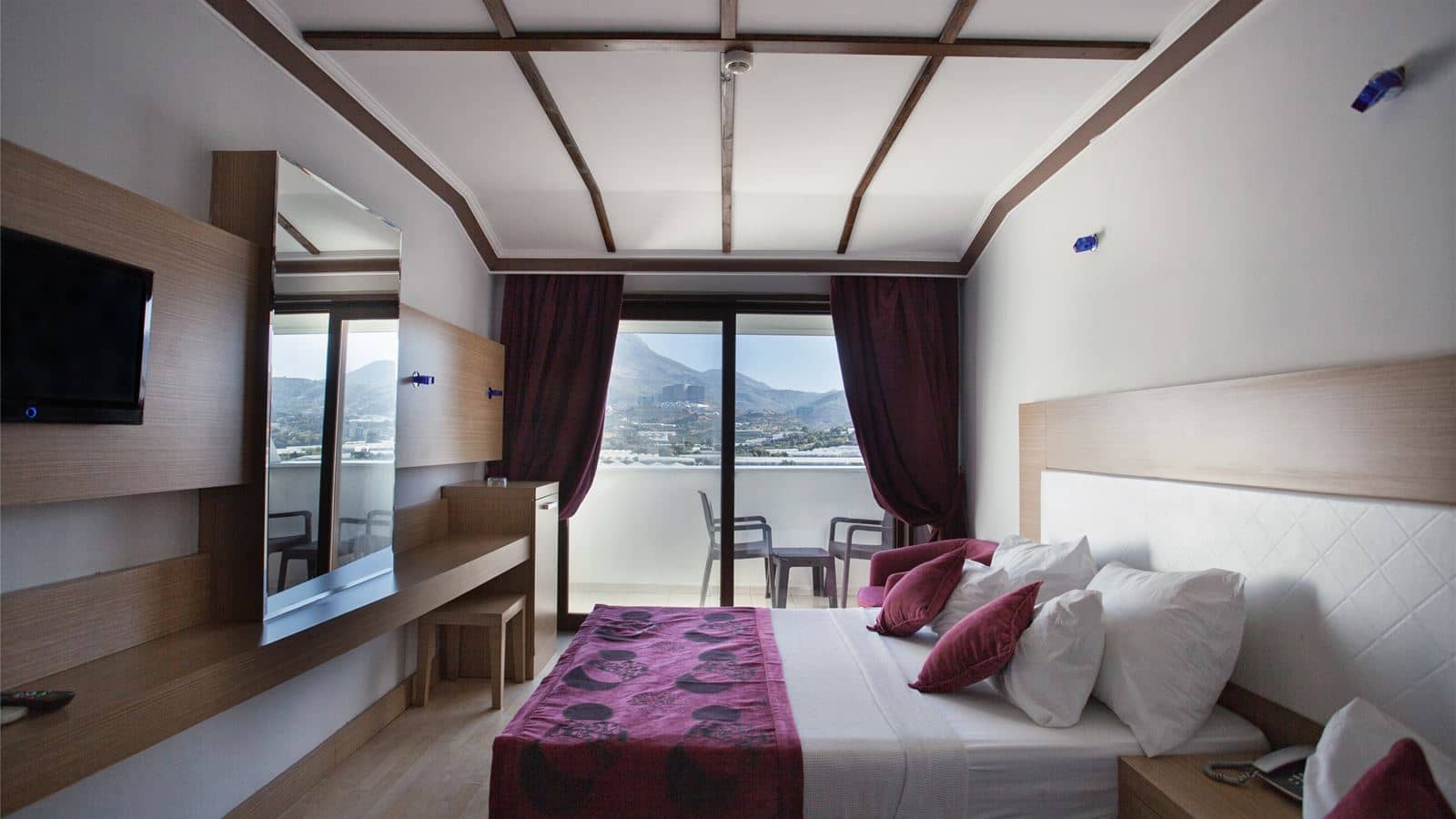 rooms-standart-pool-view