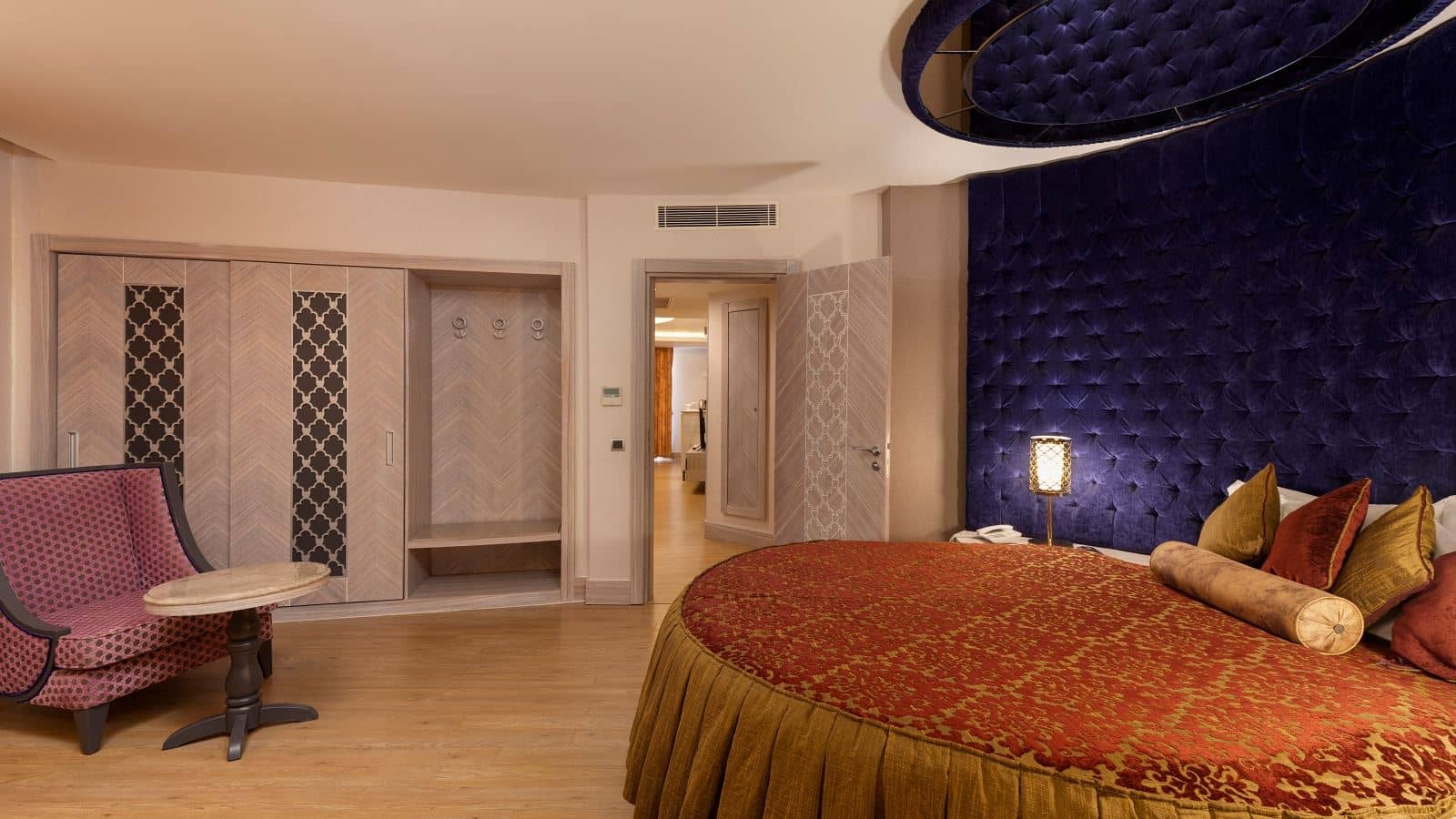 rooms-king-suite