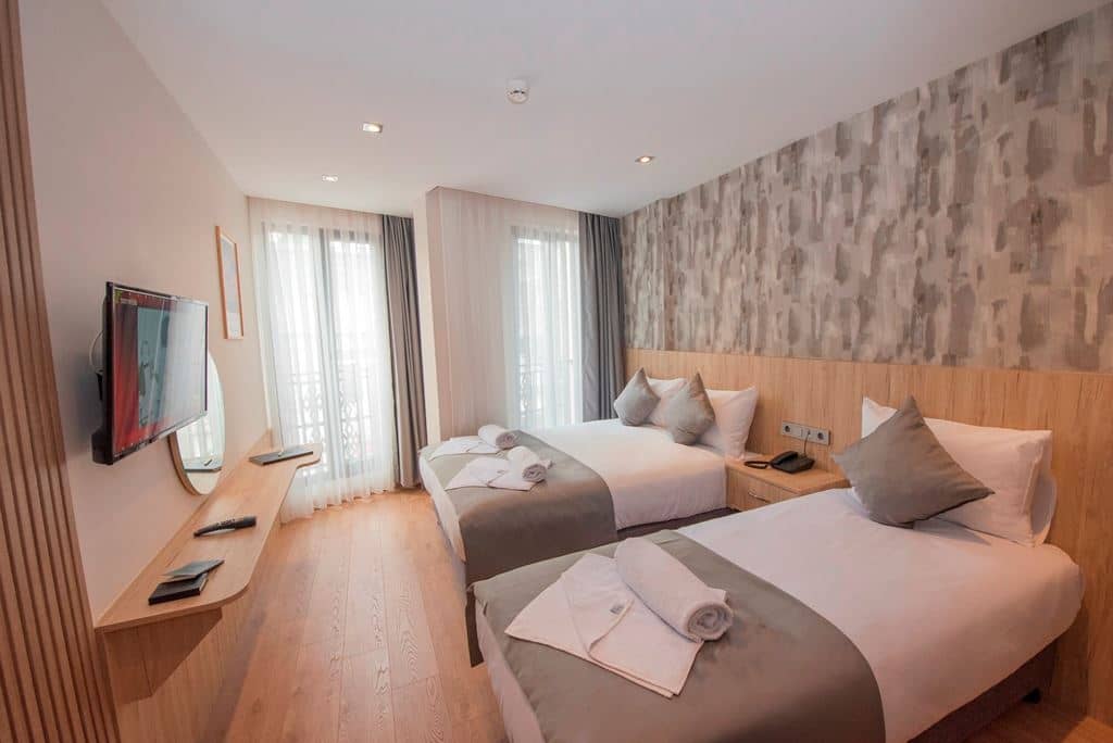 rooms-superior-room