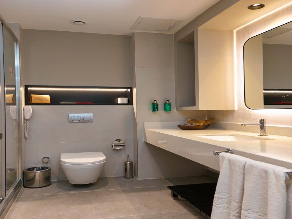 rooms-executive-land-view-room
