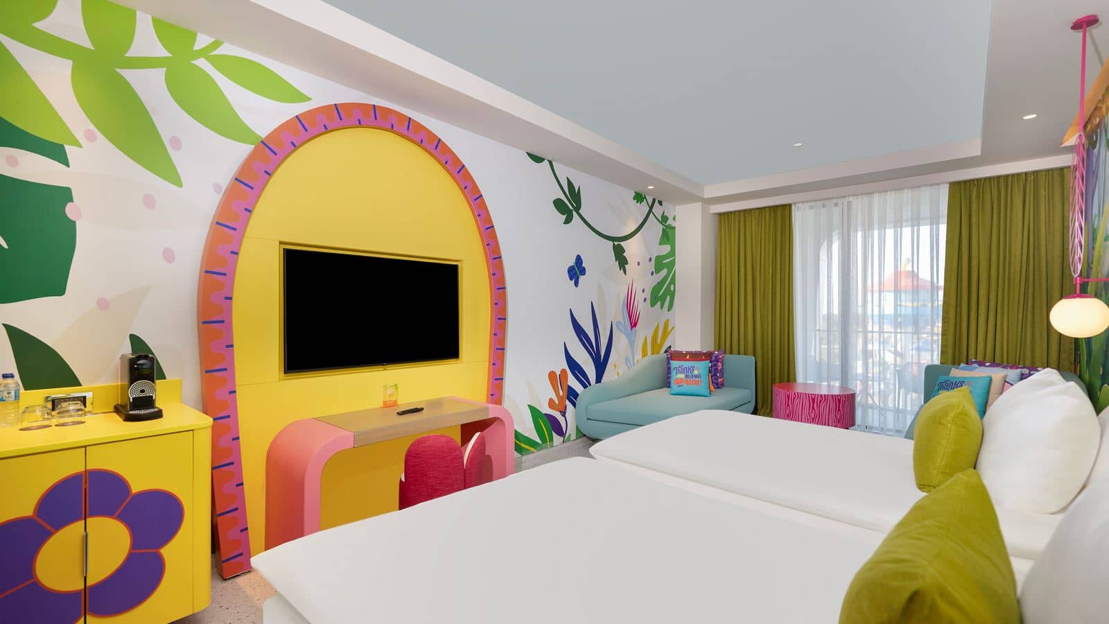 rooms-themed-deluxe-room