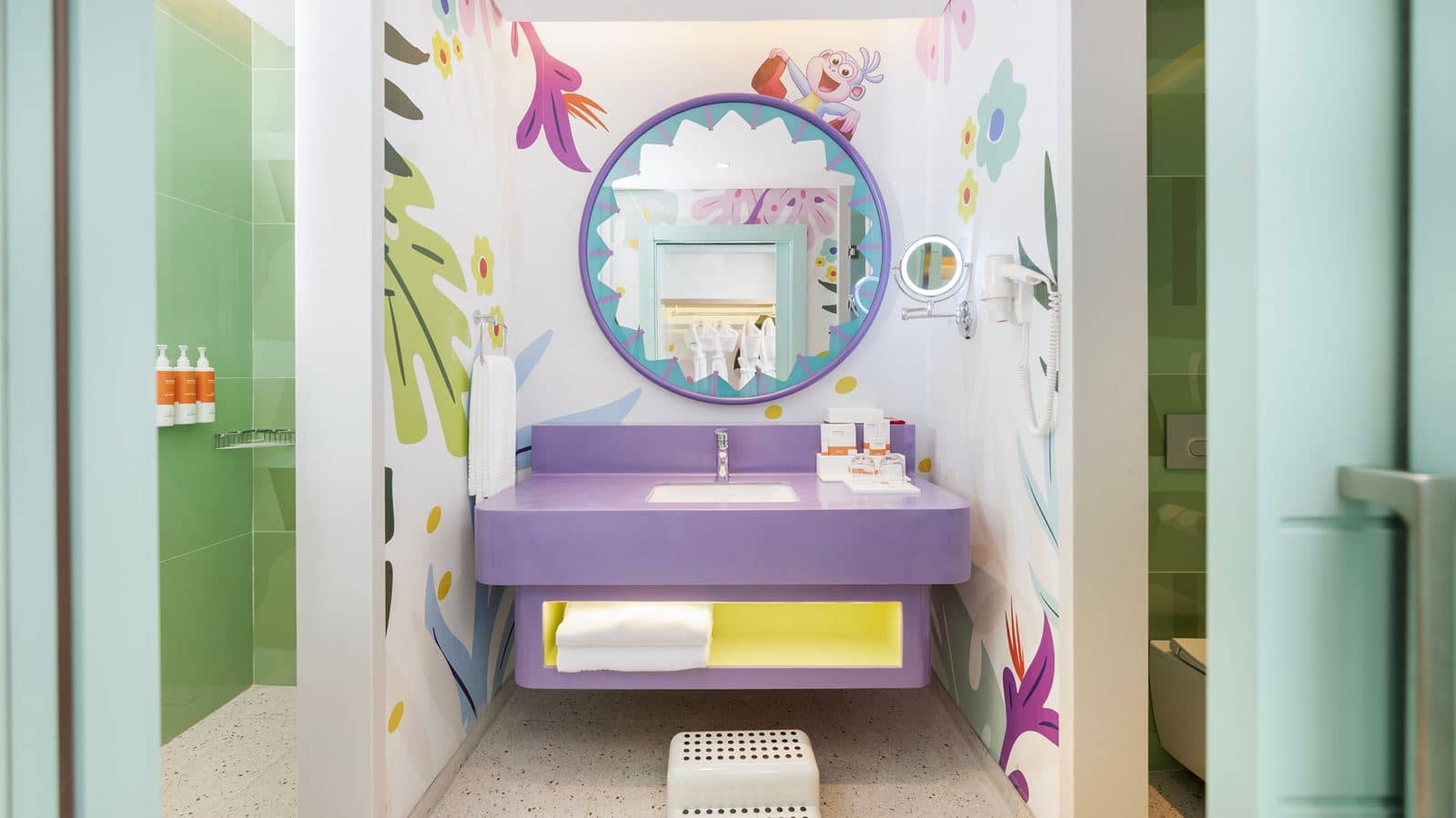 rooms-themed-deluxe-room