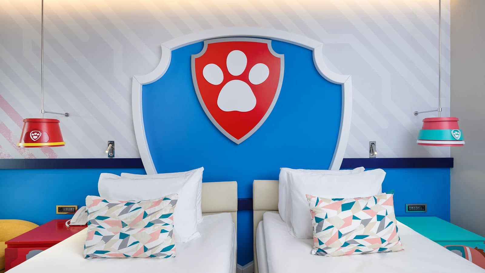 rooms-themed-deluxe-room