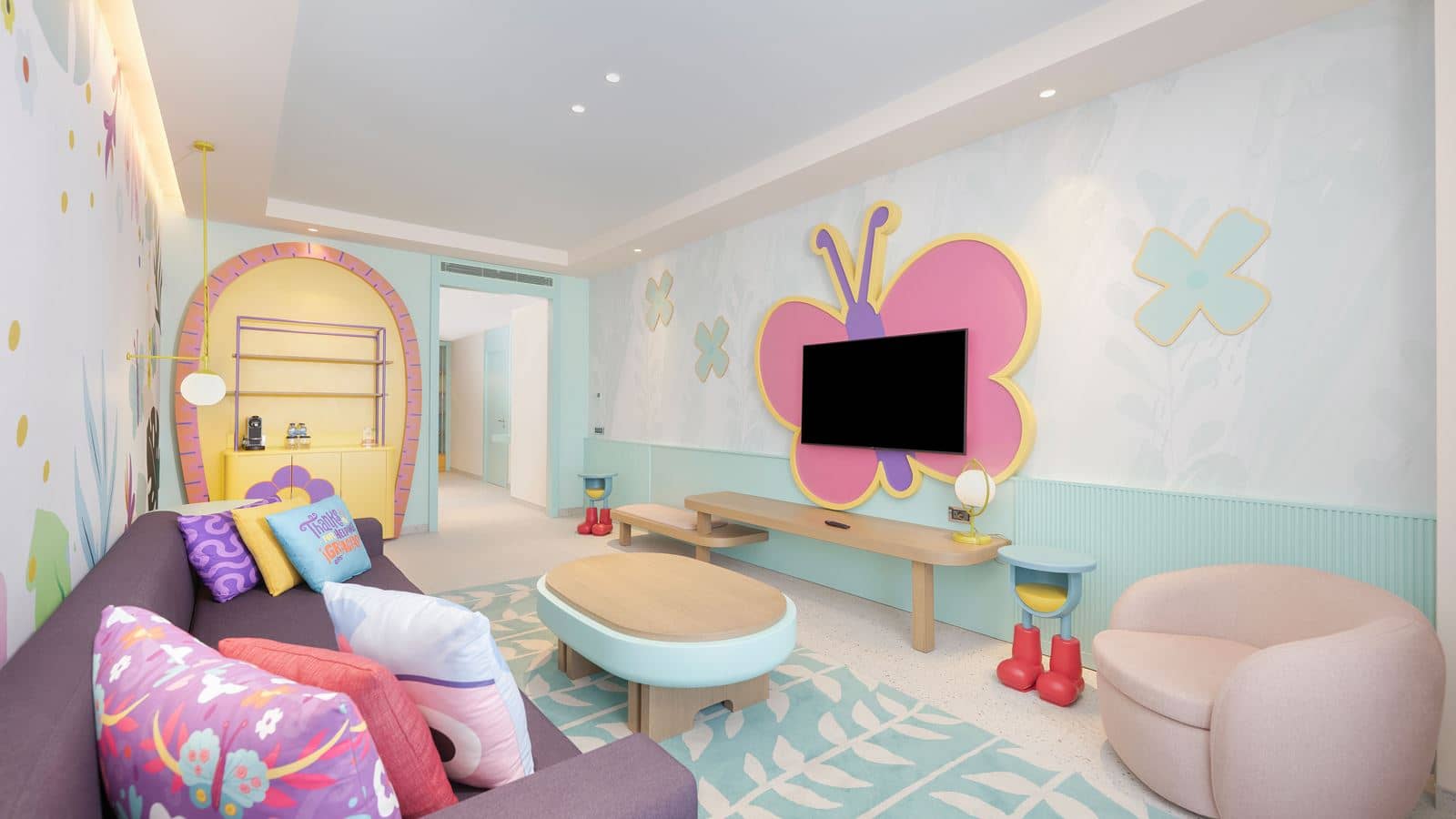rooms-themed-deluxe-suite