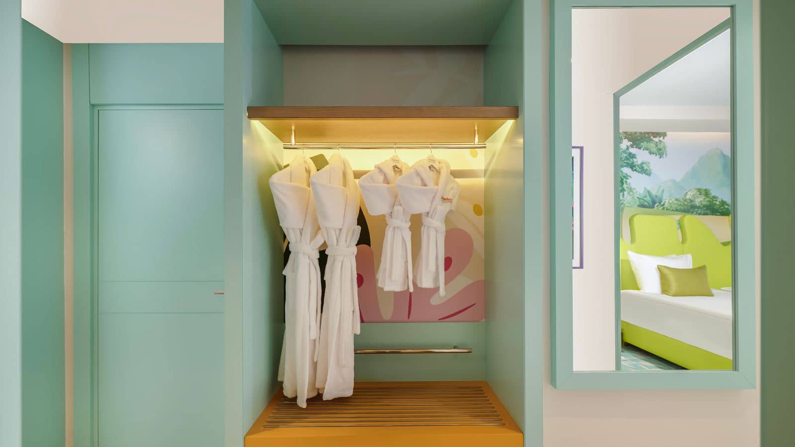 rooms-themed-deluxe-room-connection