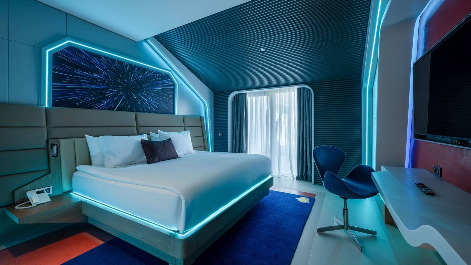 rooms-themed-iconic-suite