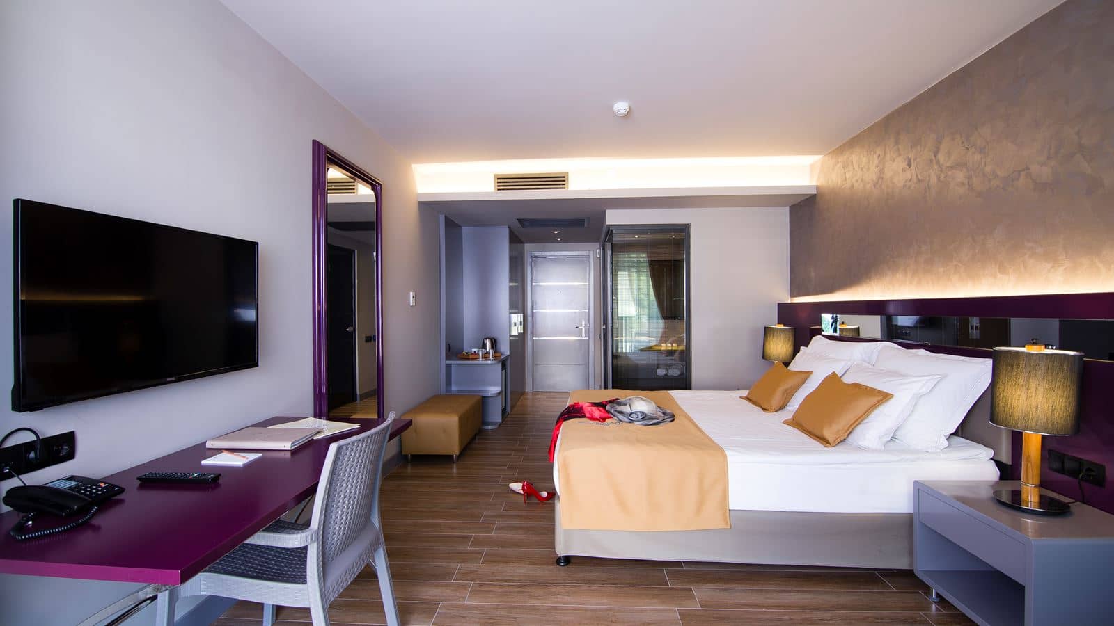 rooms-deluxe-room