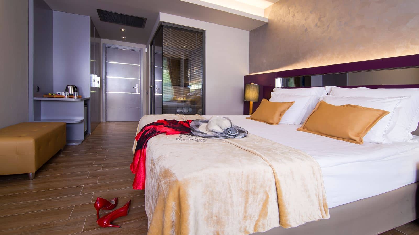 rooms-deluxe-room