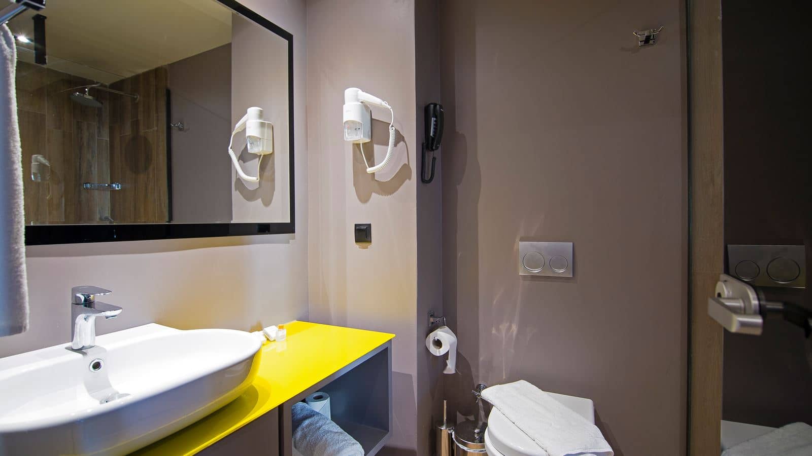 rooms-deluxe-room
