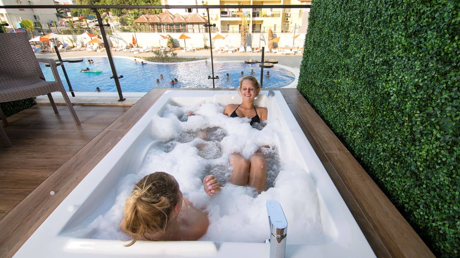 rooms-deluxe-with-jacuzzi