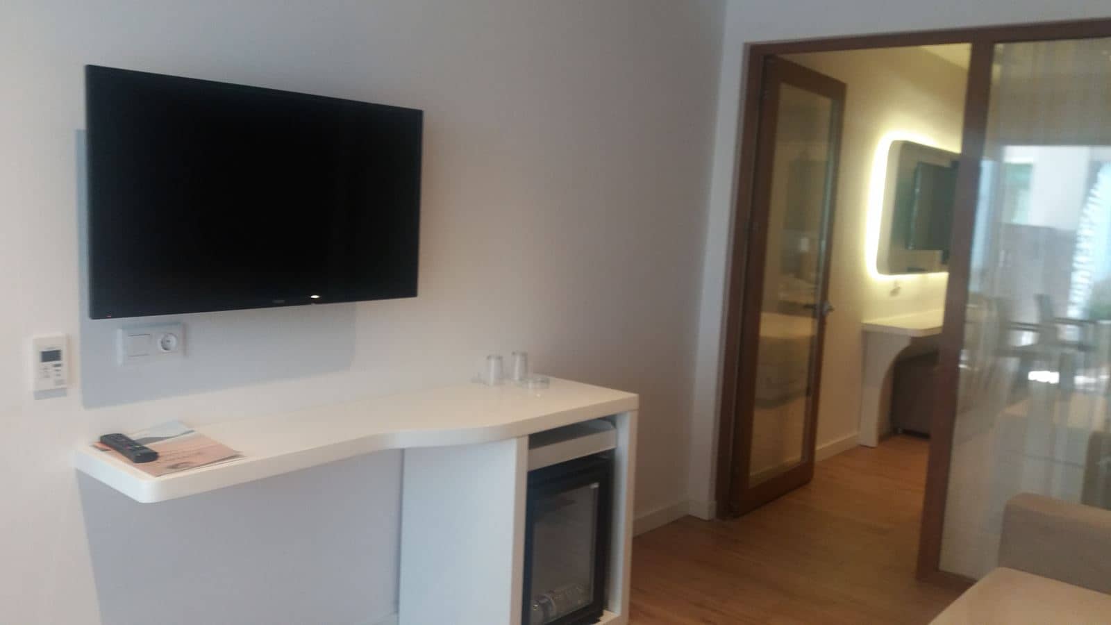 rooms-deluxe-suit-with-jacuzzi