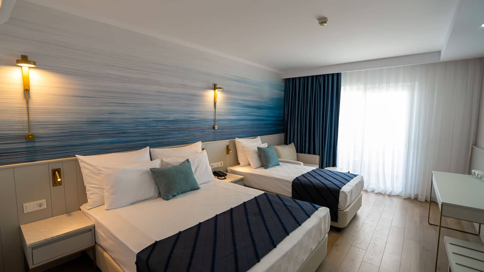 rooms-superior-room-side-sea-view