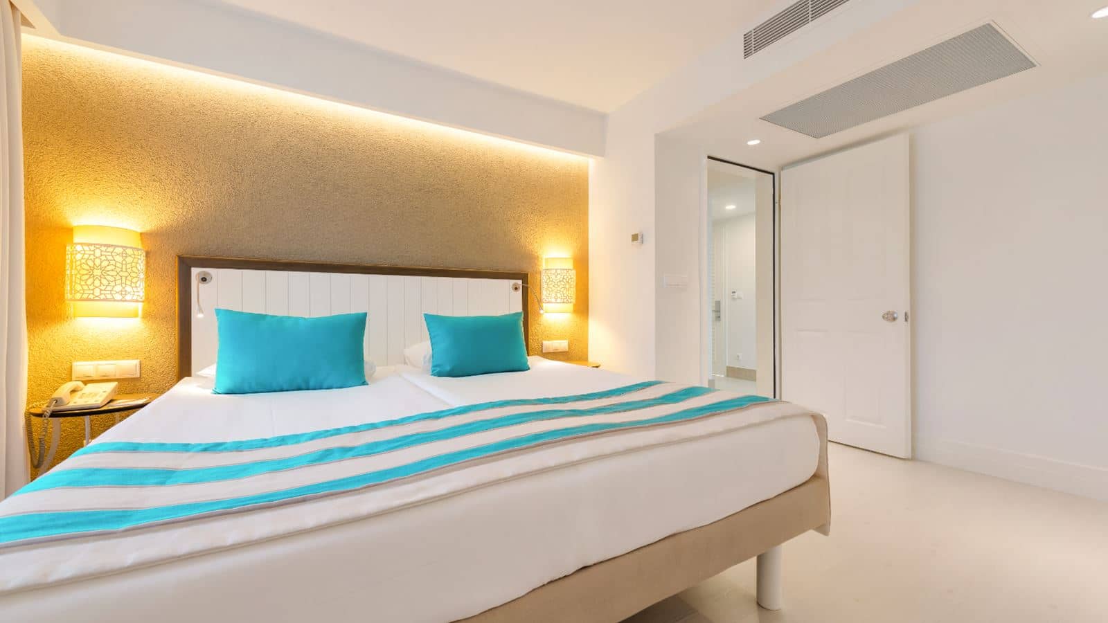 rooms-family-double-room-connecting-doorfam3