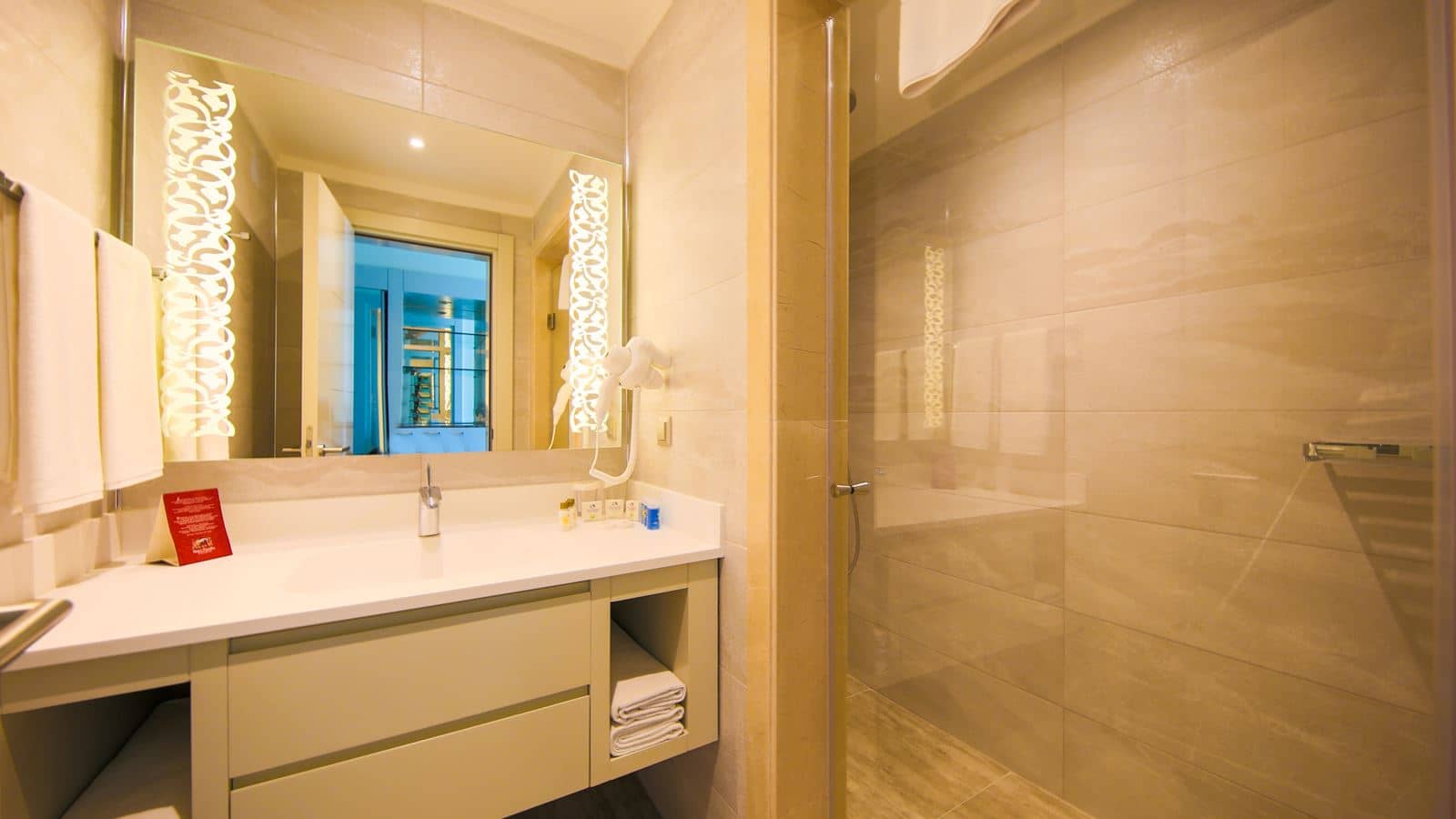 rooms-resort-family