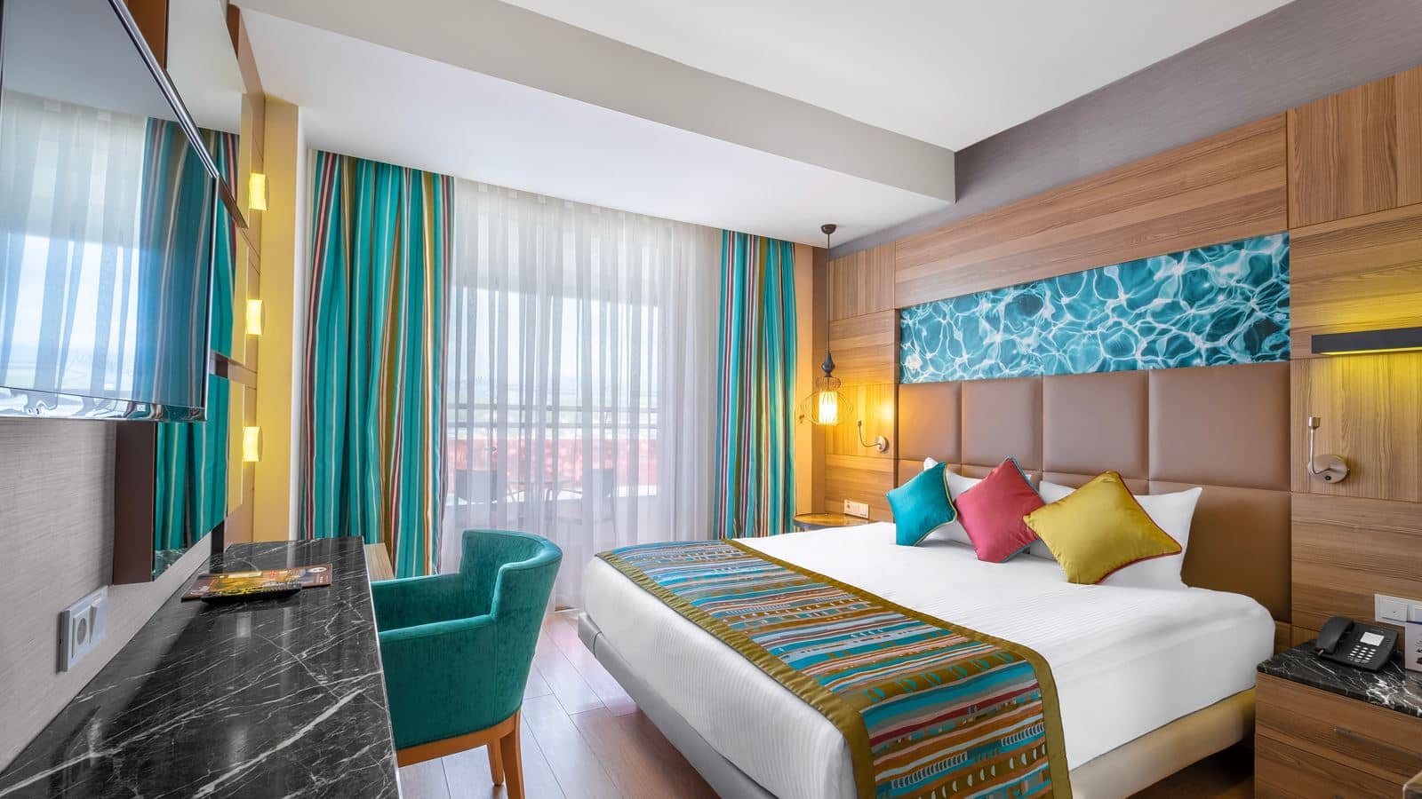 rooms-coral-room-family