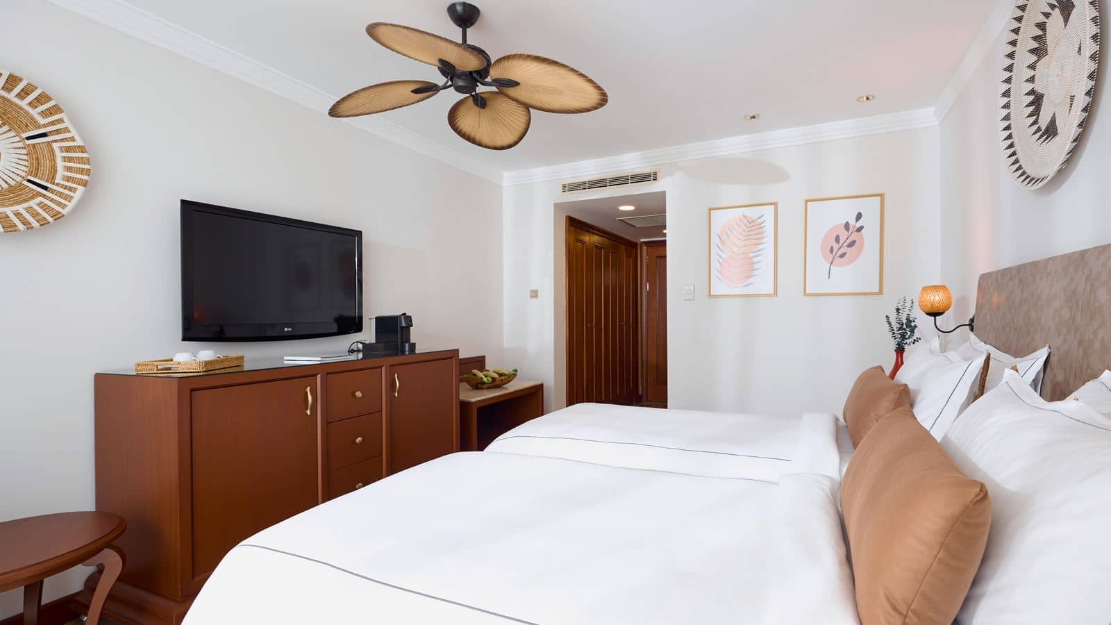 rooms-deluxe-room-sea-view