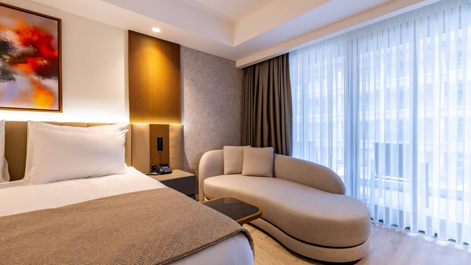 rooms-deluxe-room-side-seaview
