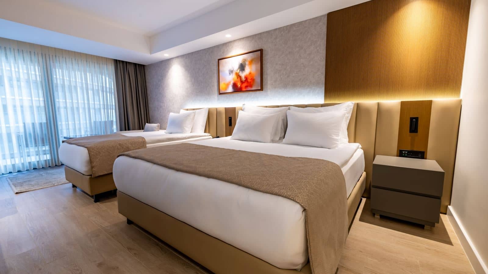 rooms-deluxe-room-side-seaview
