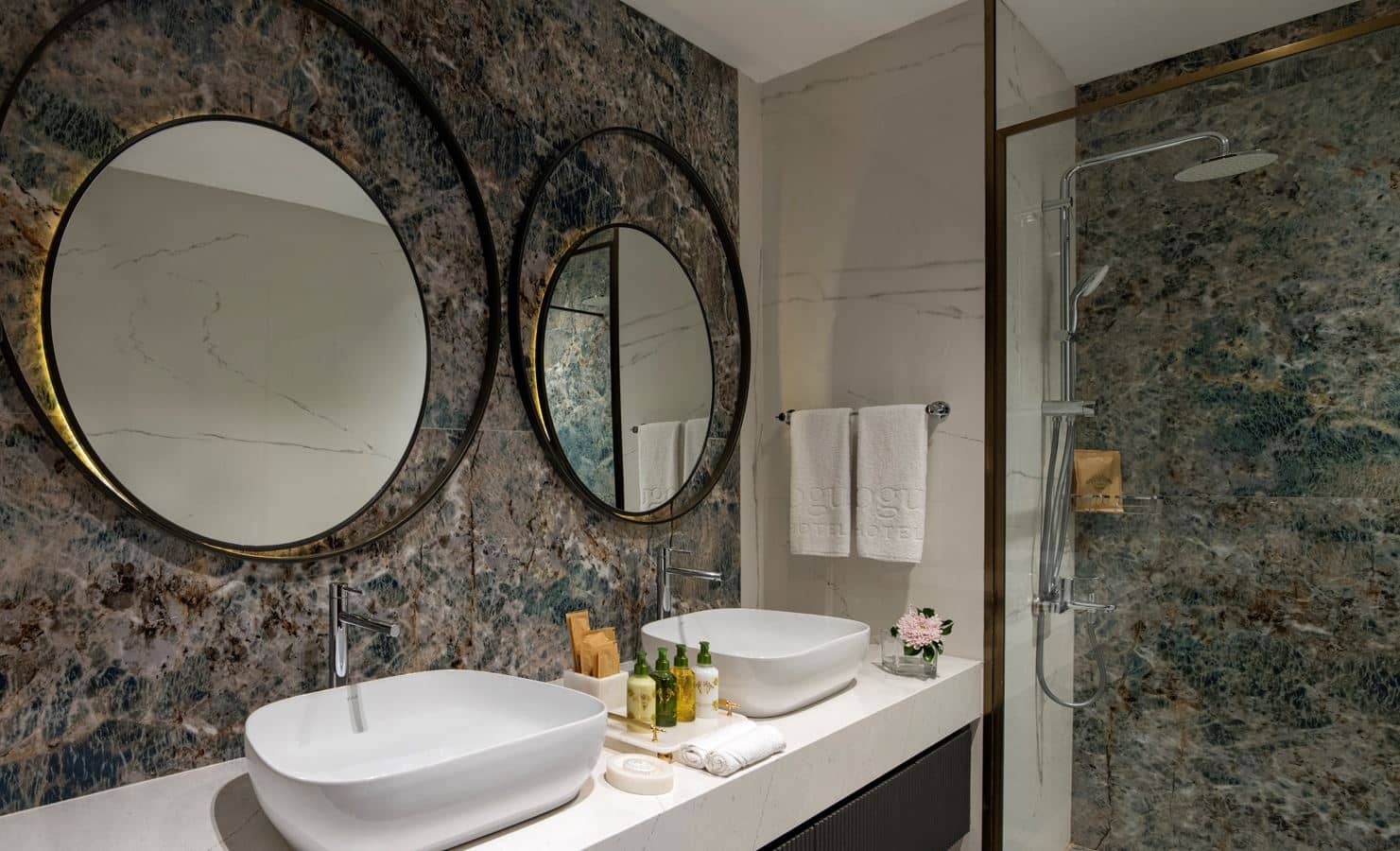 rooms-corner-deluxe-room