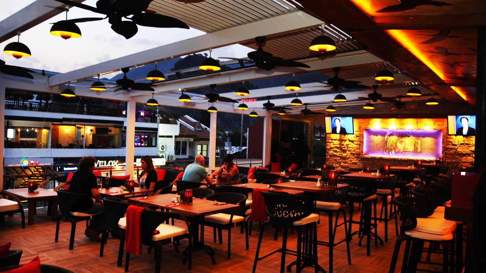 bars-the-hangout