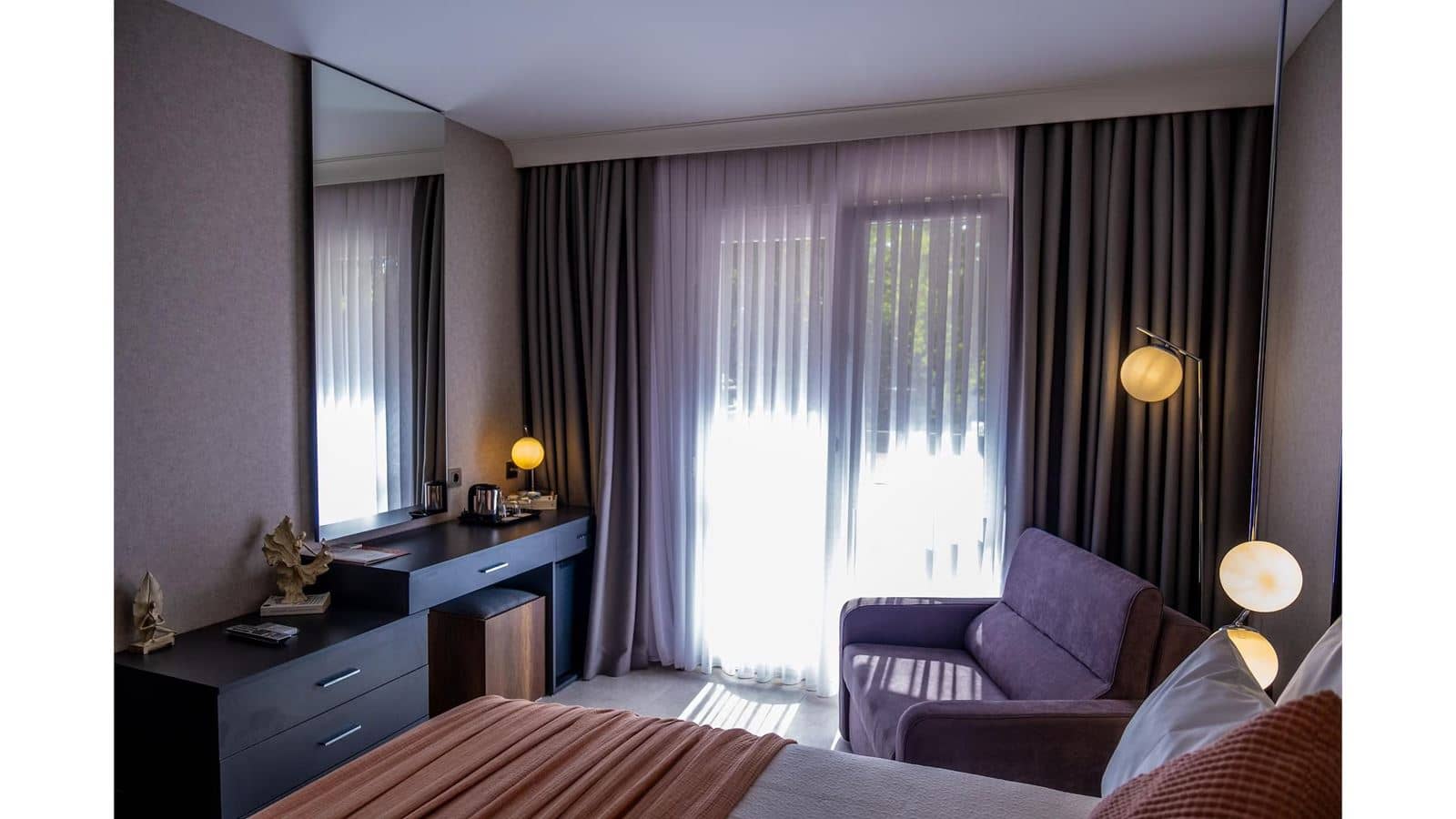 rooms-deluxe-room