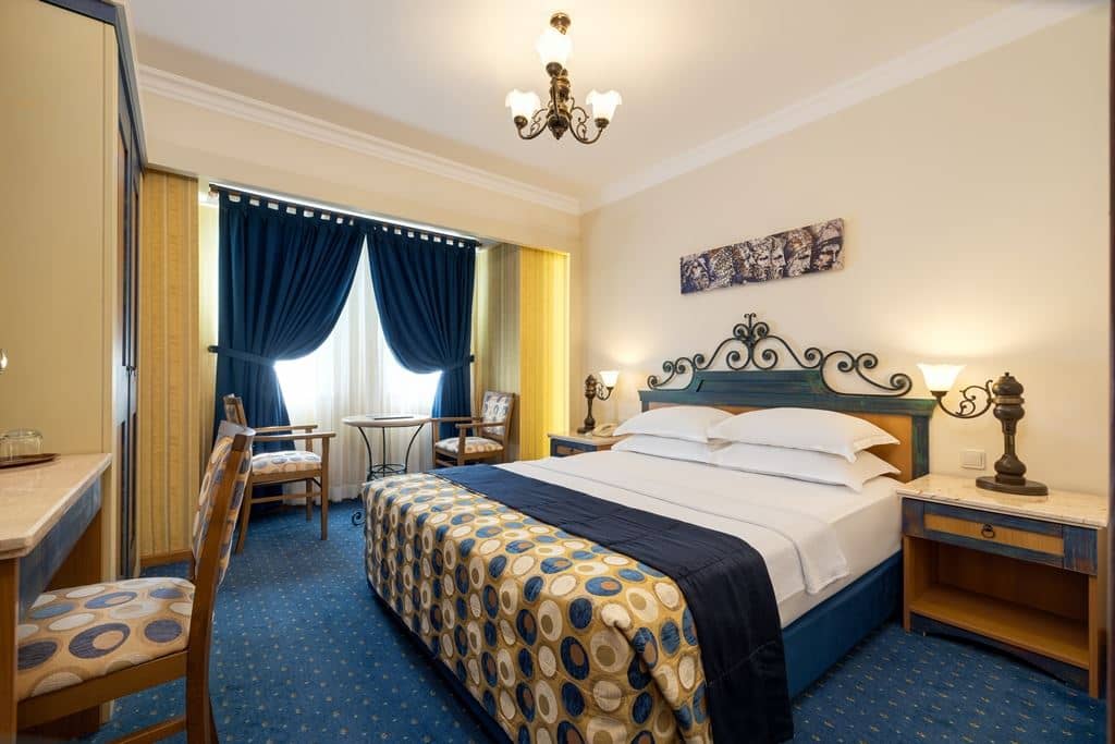 rooms-family-room-sea-view
