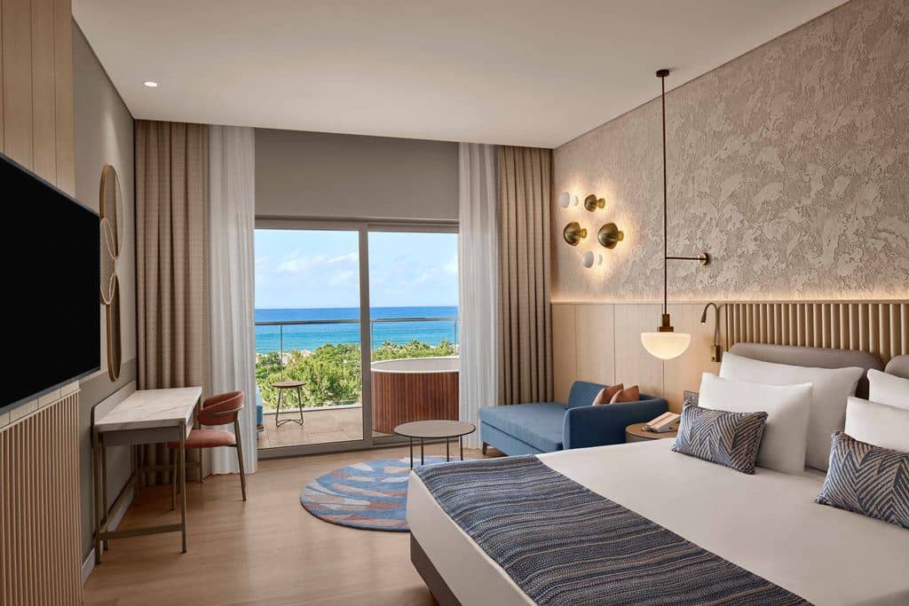 rooms-deluxe-sea-view-with-jacuzzi-adult-area