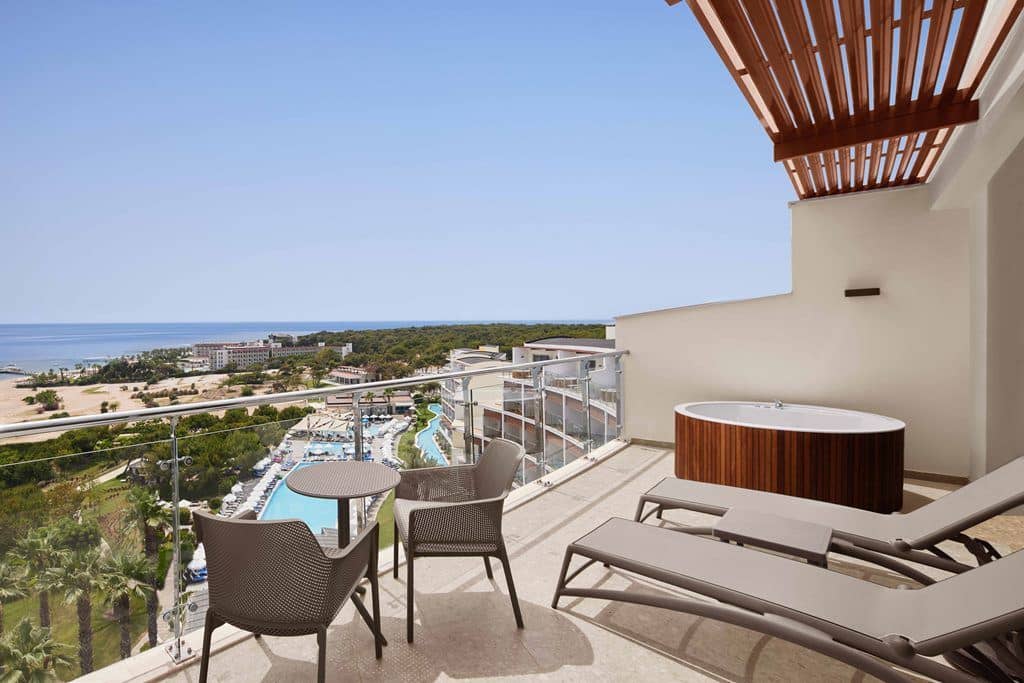 rooms-penthouse-with-jacuzzi-on-terrace--mixed-area