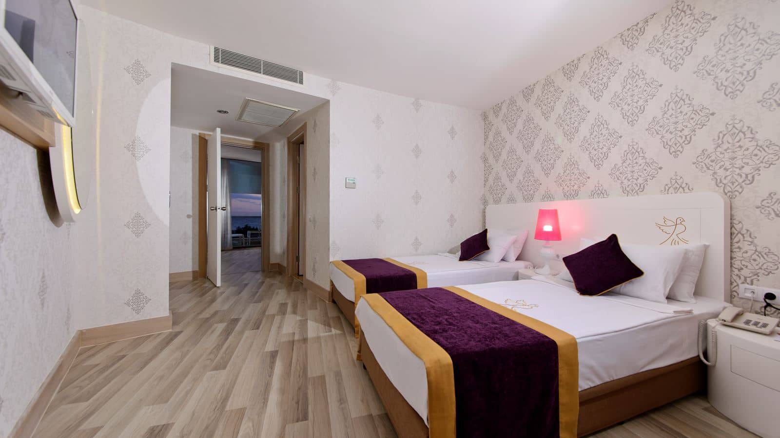 rooms-family-room-sea-view
