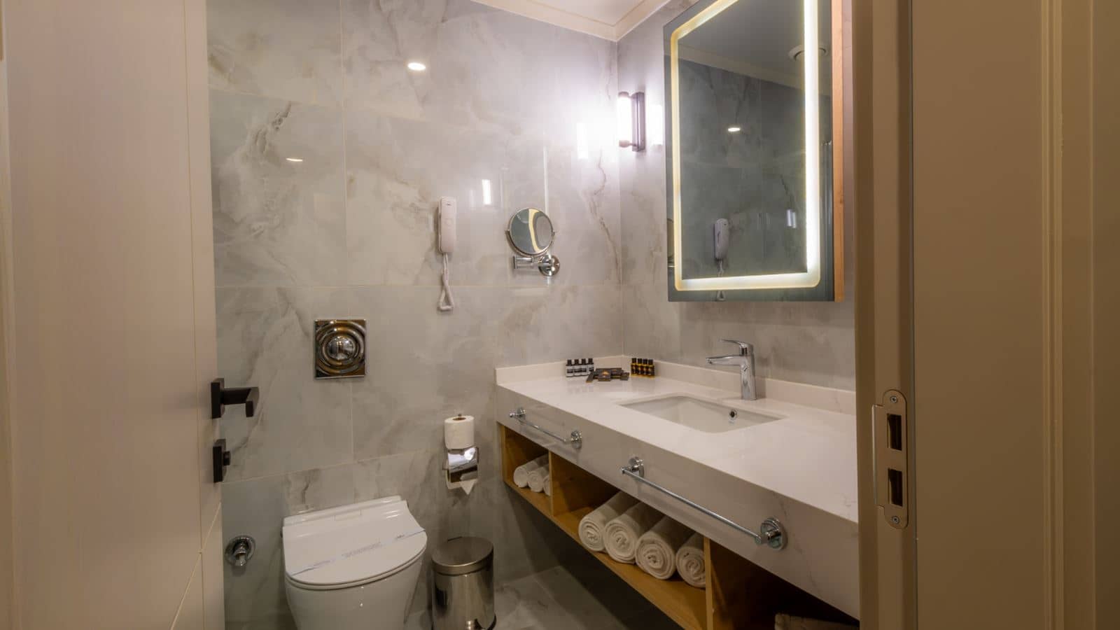 rooms-standard-room-side-sea-view