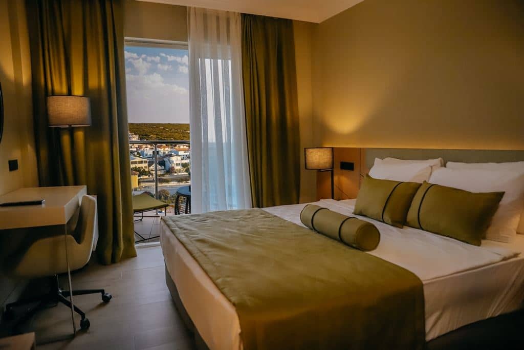rooms-standard-room-land-view