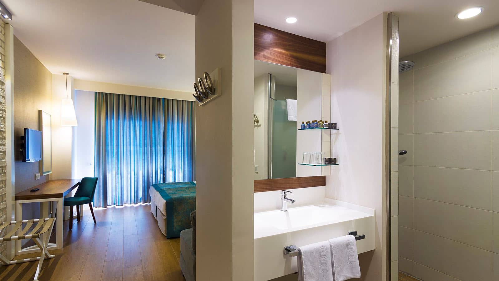 rooms-standart-room-pool-view