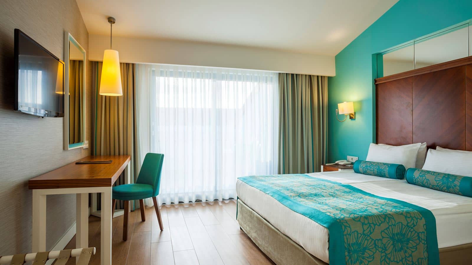 rooms-standart-room-pool-view