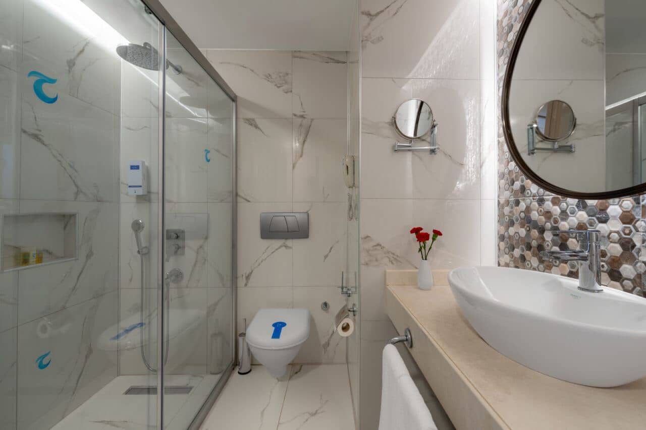rooms-hotel-standard-room-land-view