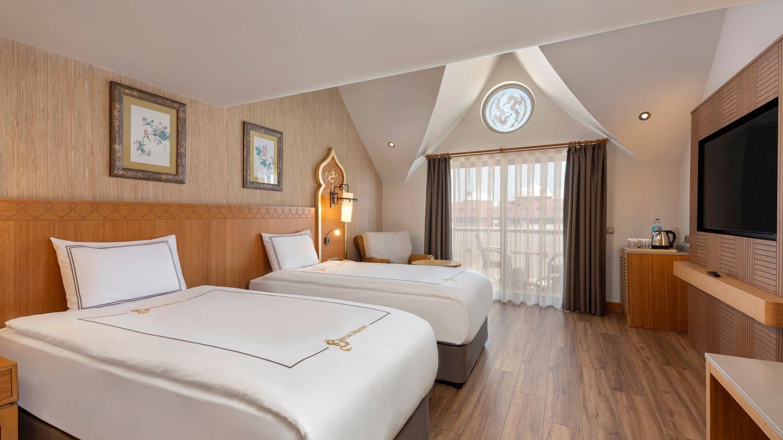 rooms-duplex-family-room