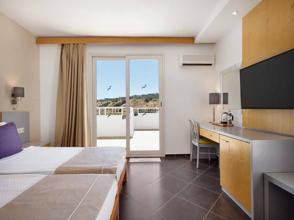 rooms-club-room-sea-view