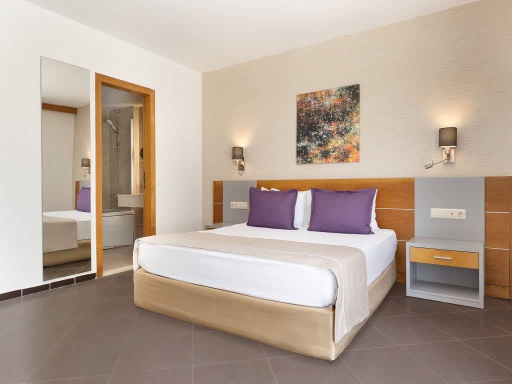 rooms-club-room-land-view-single-room