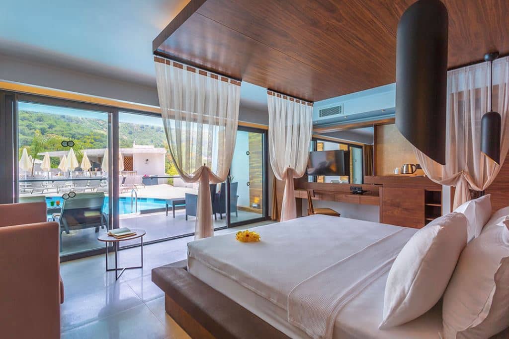 rooms-luxury-suites--swimup