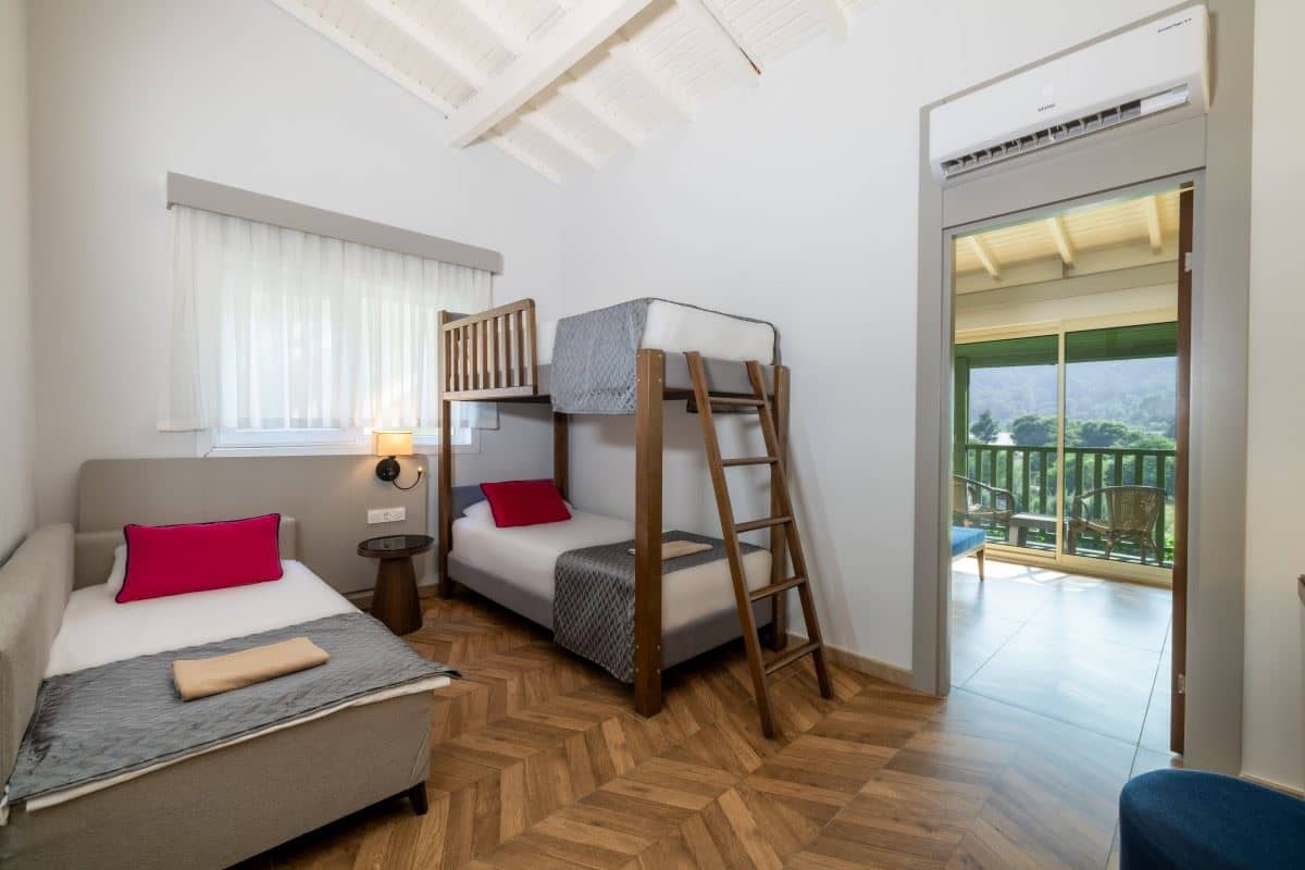 rooms-family-room-with-bunkbed