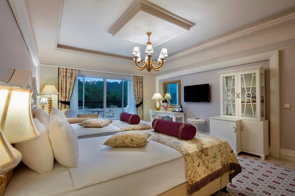 rooms-deluxe-room-land-view