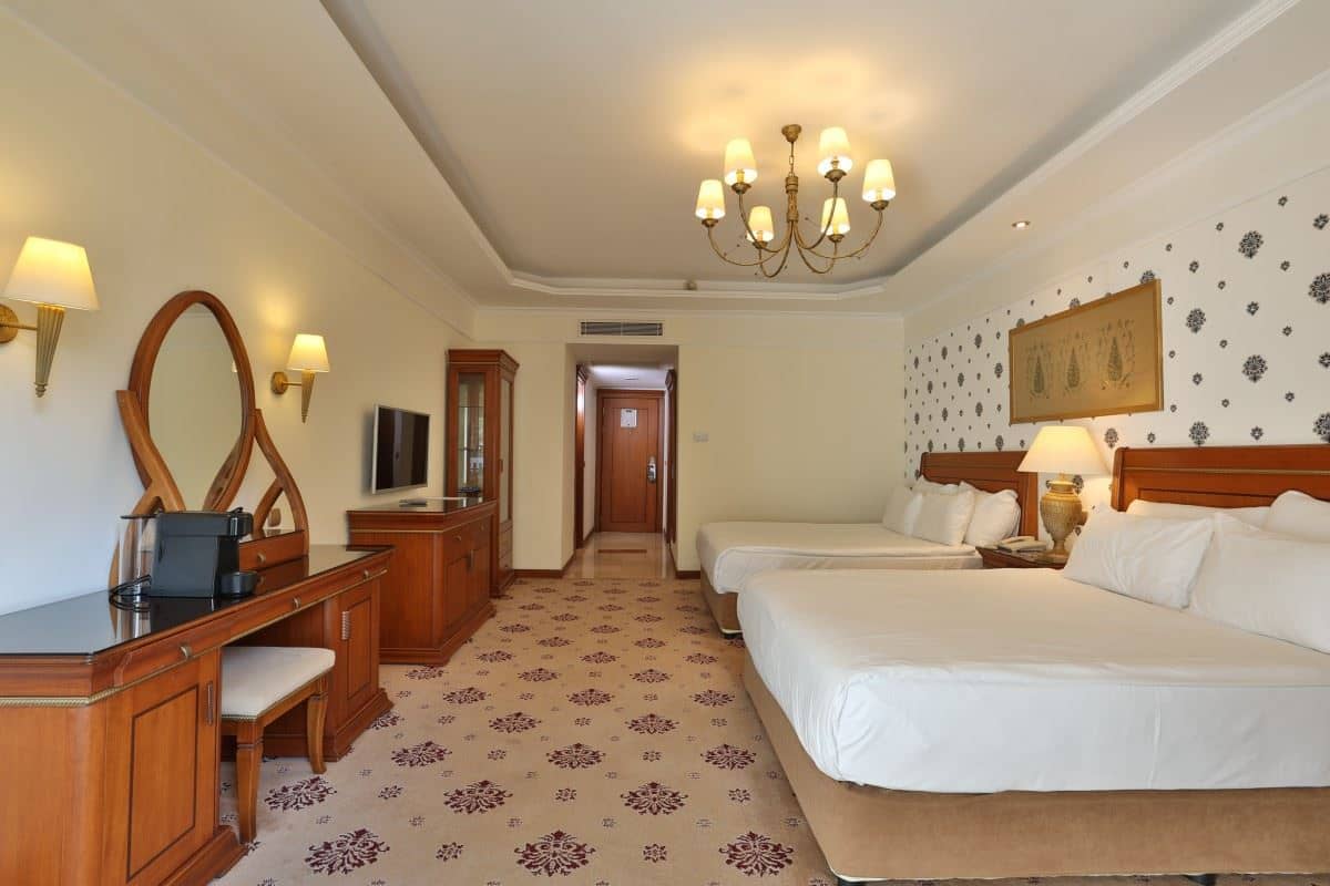 rooms-coral-room