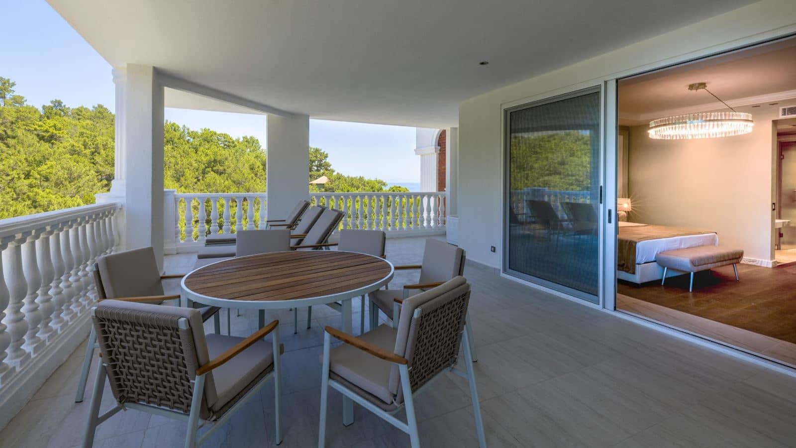 rooms-mare-signature-family-suite-land-view-venezia-building-6th-floor