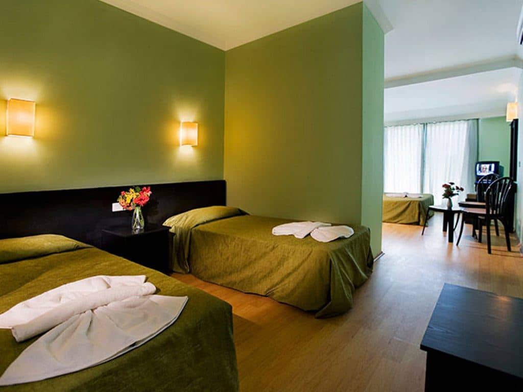 rooms-family-room