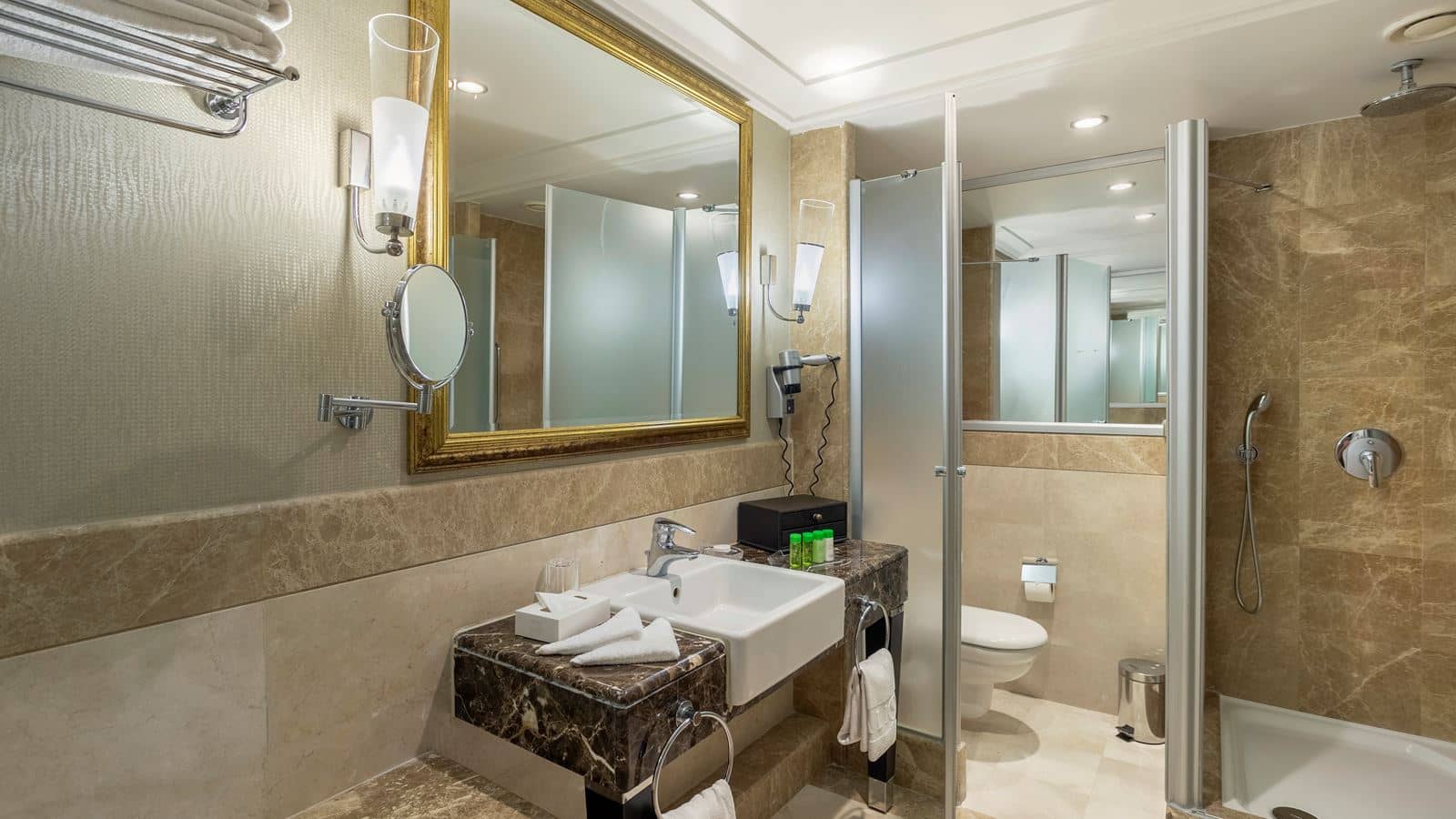 rooms-corner-suite