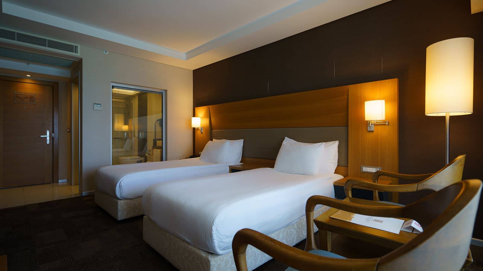 rooms-standard-land-view-room