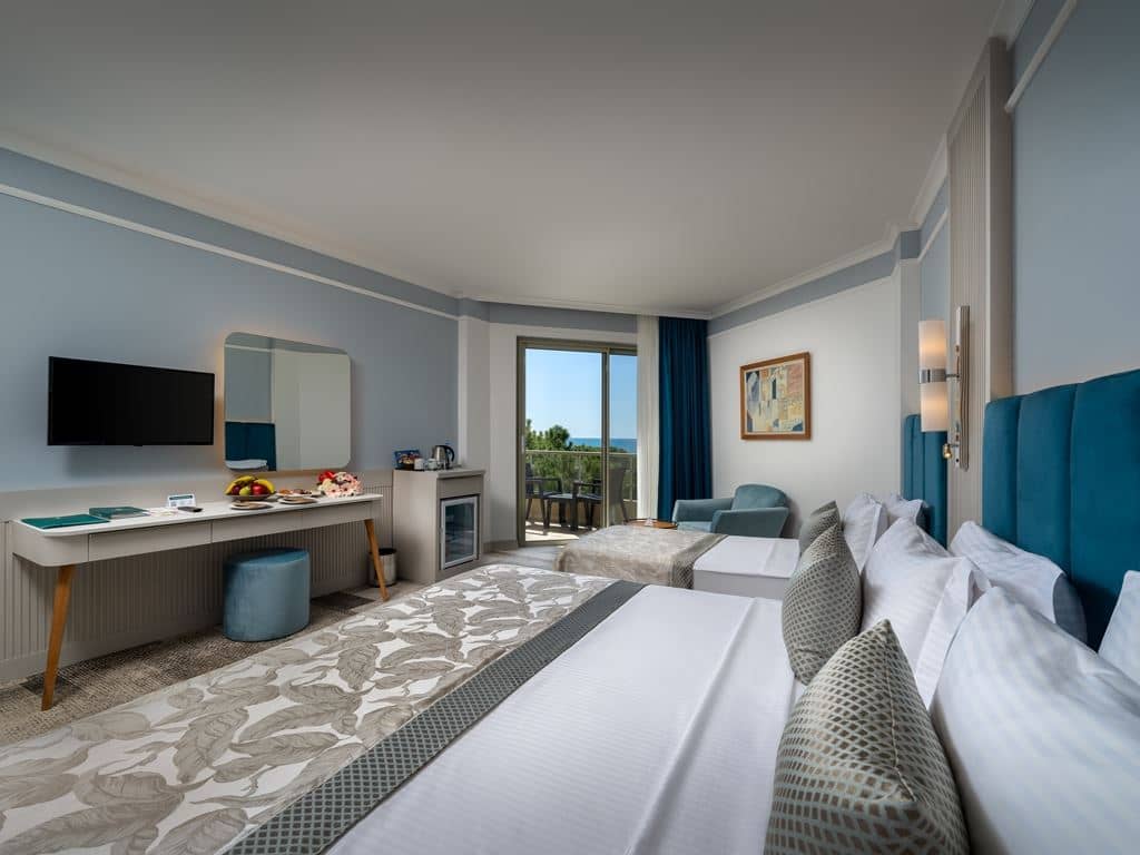 rooms-main-building-standard-room-partial-sea-view