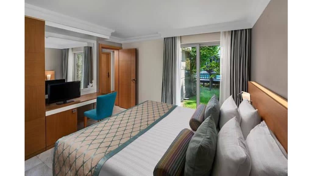 rooms-select-family-swim-up