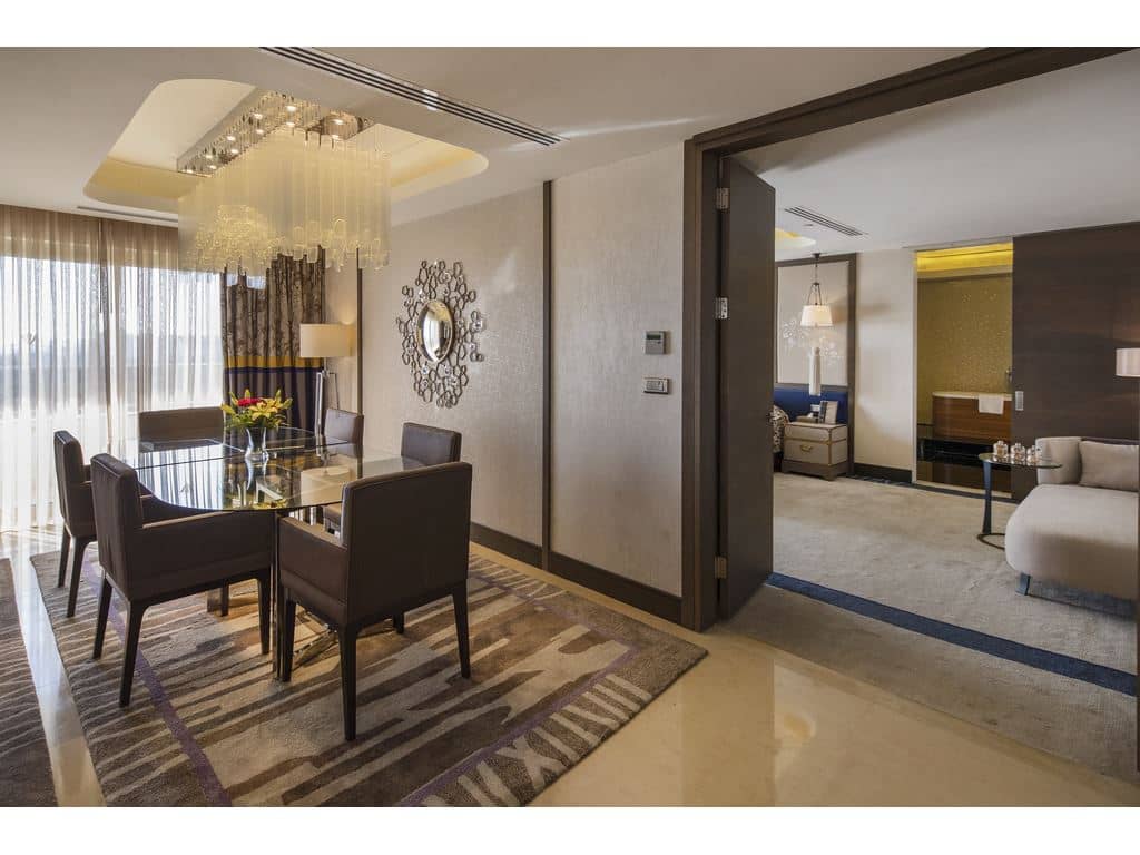 rooms-queen-suite